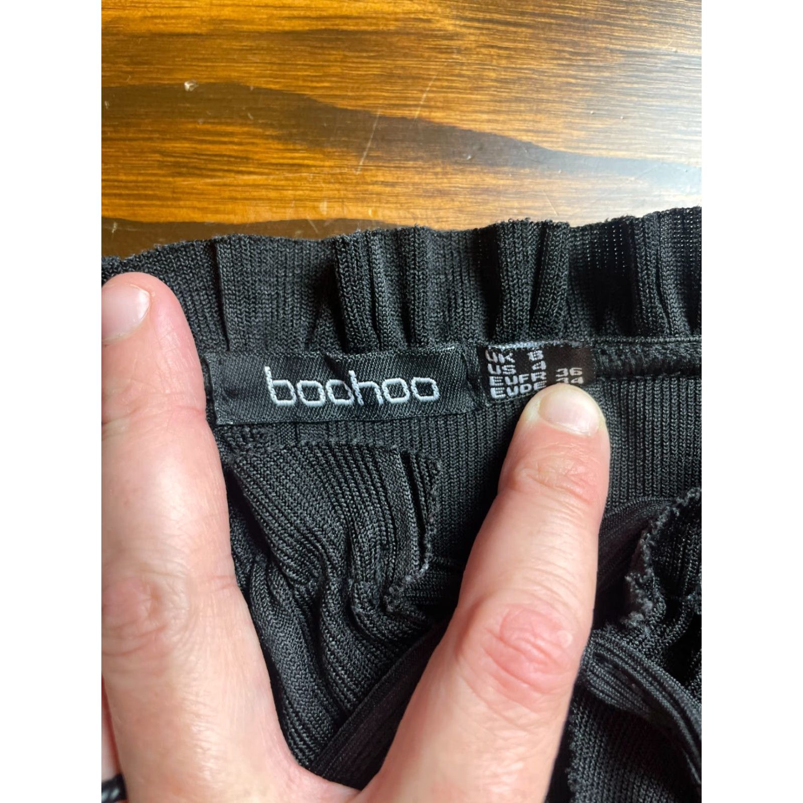 Boohoo Boohoo Shirt Womens Size 4 Black Cropped Off Shoulder Short Sleeve T-Shirt Modern Cropped Size S / US 4 / IT 40 - 6 Thumbnail