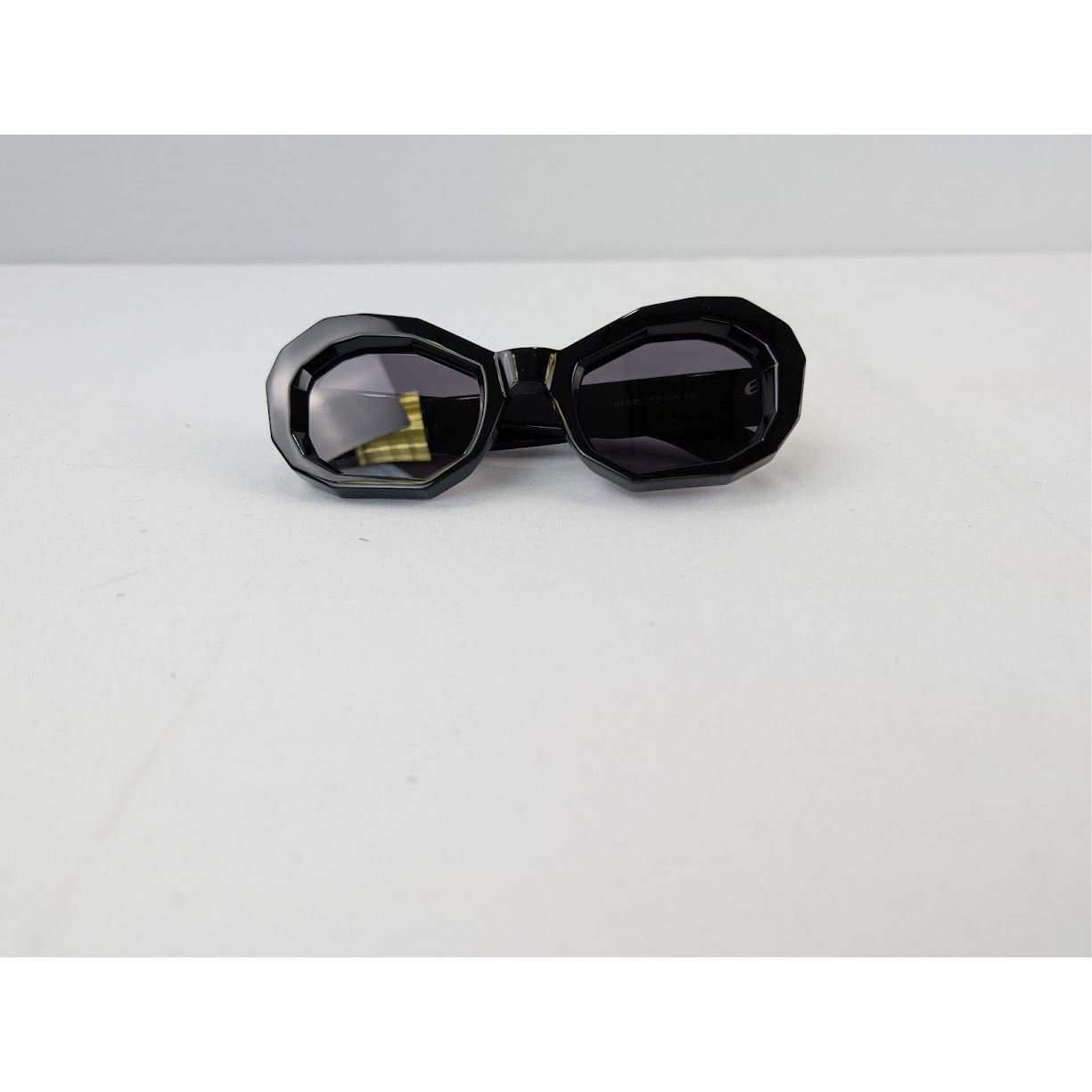 Amiri o1rshd1 Q:2 / Size: OS / Honey Comb Sunglasses in Black Size ONE SIZE - 1 Thumbnail