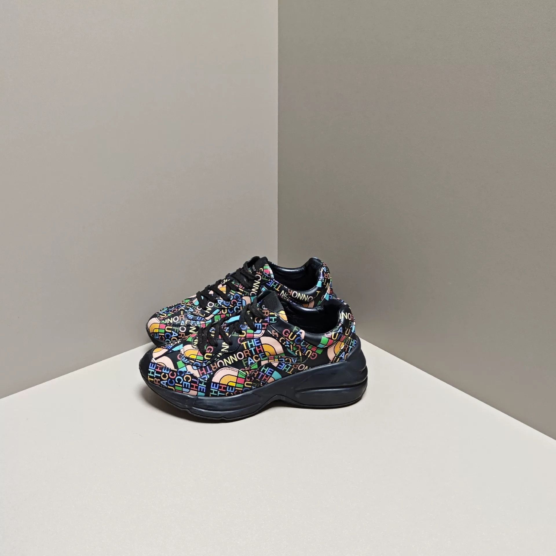 Gucci Gucci Collab Lowtop Sneakers us_7 Women Size US 7 / IT 37 - 1 Thumbnail