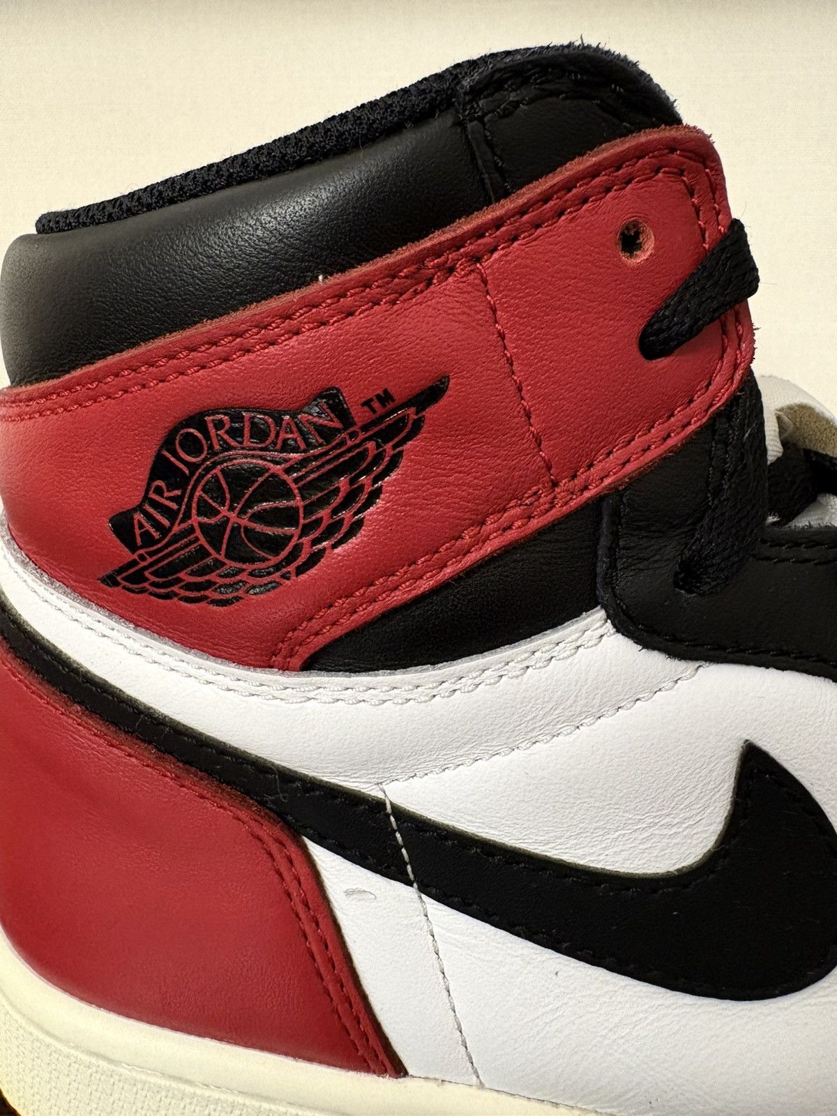 Jordan Brand Jordan 1 Retro High OG Black Toe 2016 Sz 10 Nike Air Size US 10 / EU 43 - 7 Thumbnail