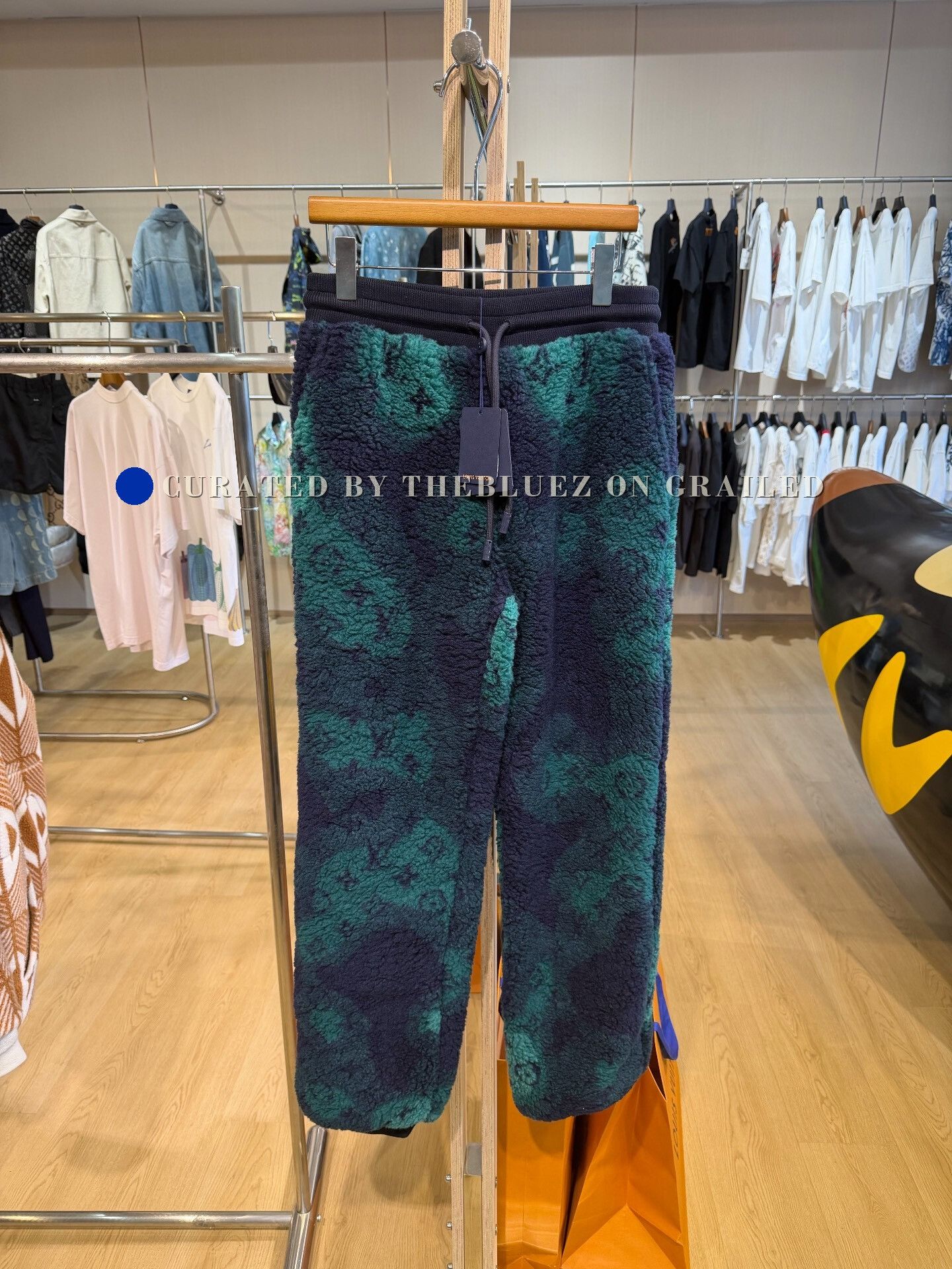 Louis Vuitton Louis Vuitton Tie-Dye Logo Sweatpants Size US 28 / EU 44 - 1 Thumbnail