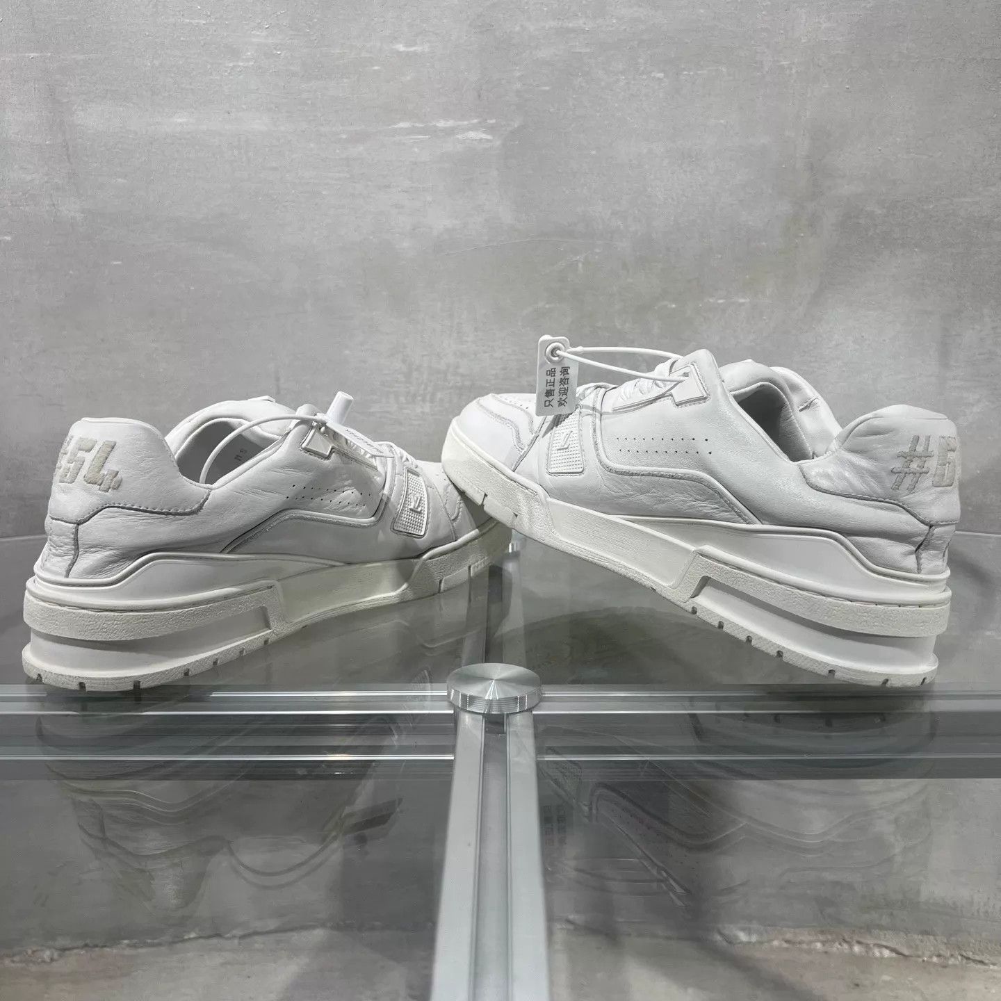 Louis Vuitton Louis Vuitton Trainer White Distressed UK6 40 Size US 7 / EU 40 - 5 Thumbnail
