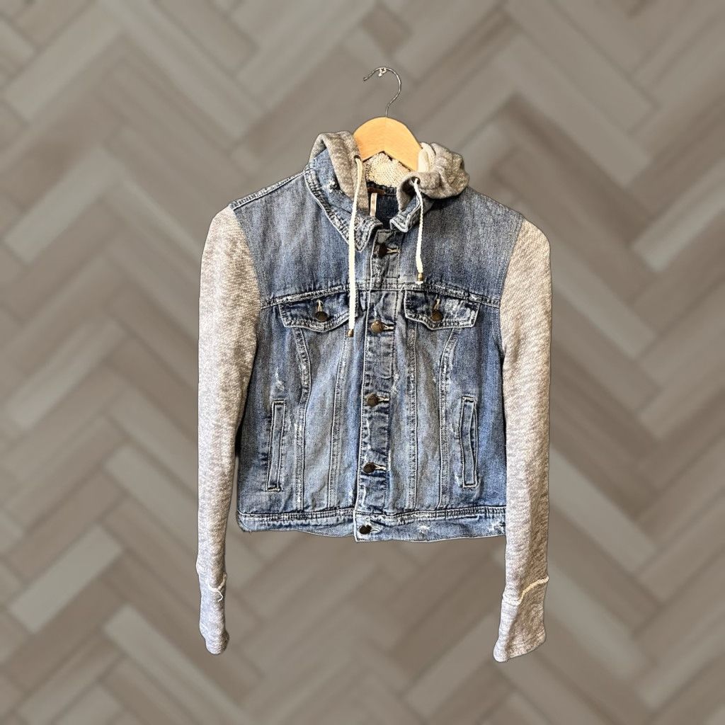 Urban Outfitters VINTAGE Urban Outfitters Womens Blue Denim Hooded Button Up Jacket S Womens Size S / US 4 / IT 40 - 1 Thumbnail
