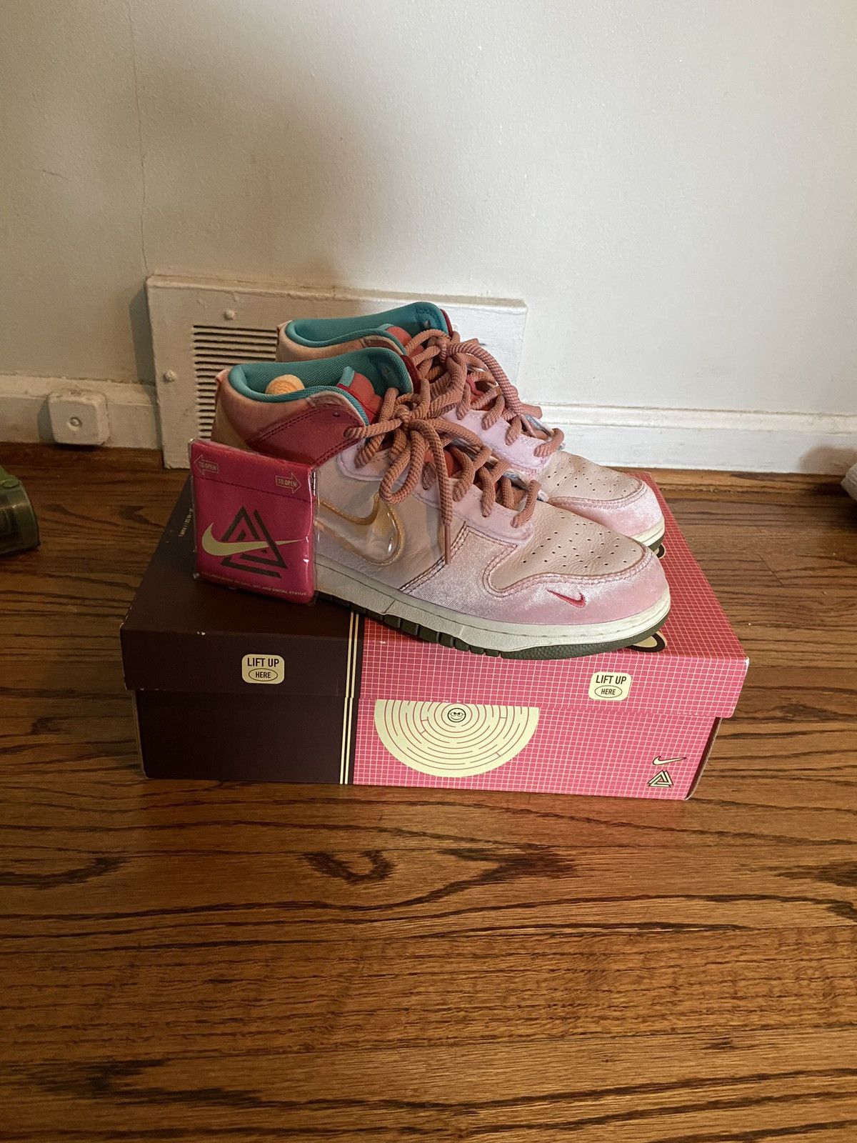 Nike Dunk Social Status Strawberry Milk