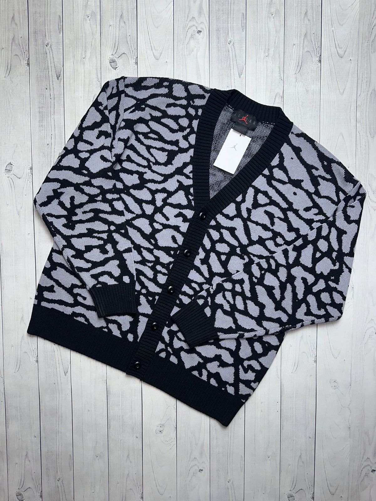 Jordan Brand Cardigan Jordan rare leopard rare knitted size L Size US L / EU 52-54 / 3 - 1 Thumbnail