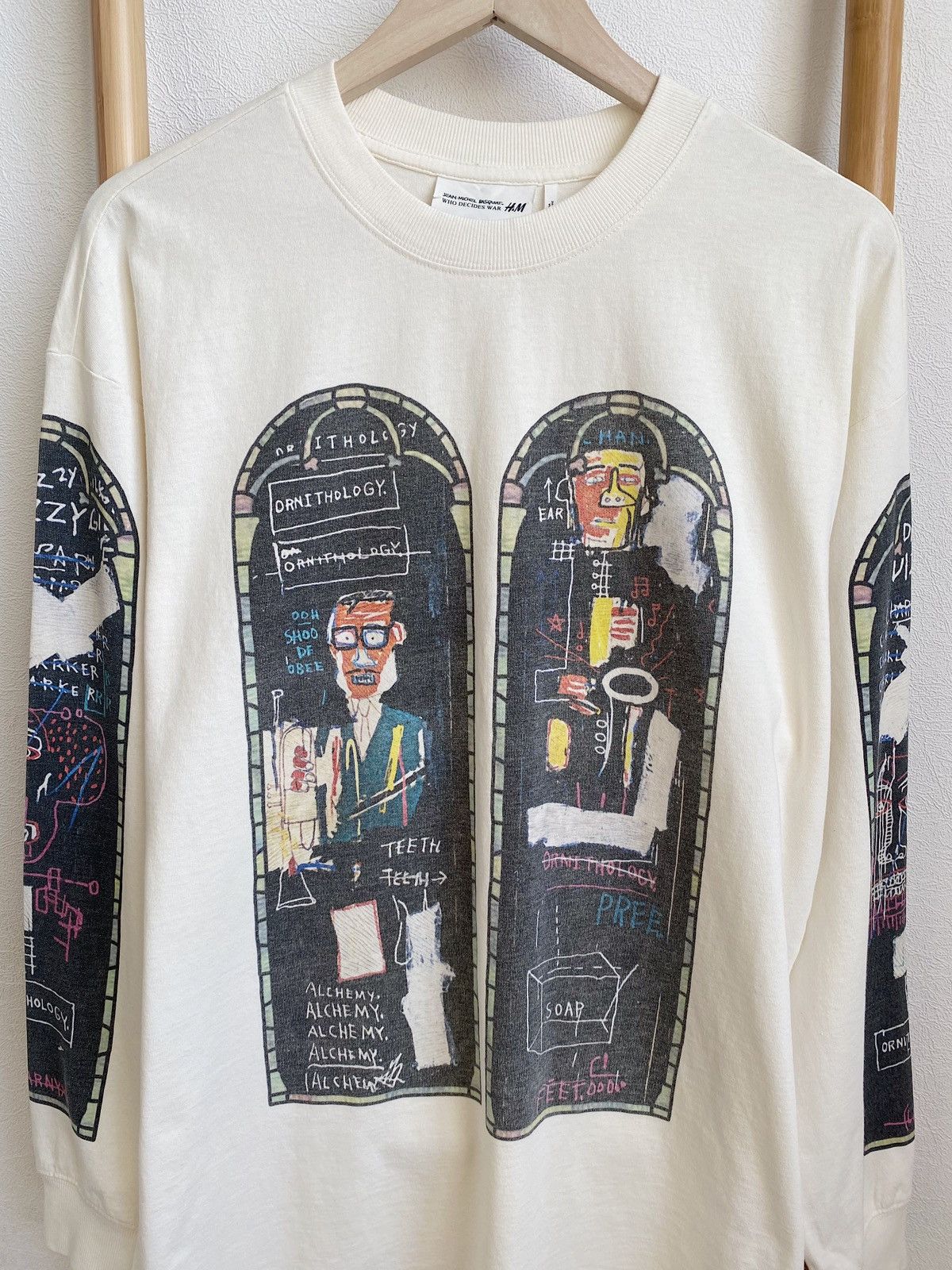H&M × Jean-Michel Basquiat × Who Decides War WHO DECIDES WAR x BASQUIAT x H&M LONG SLEEVE RELAXED T-SHIRT Size US S / EU 44-46 / 1 - 19 Thumbnail