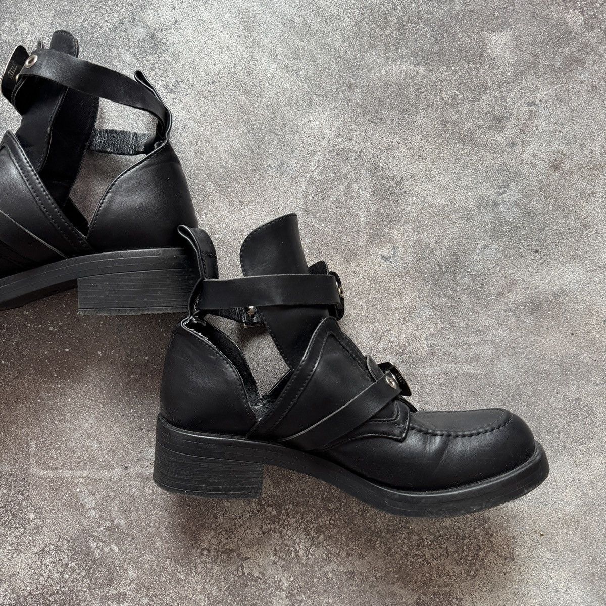 If Six Was Nine Avant Garde Vintage Ceinture Cutout Ankle Boots Size US 8 / IT 38 - 8 Thumbnail