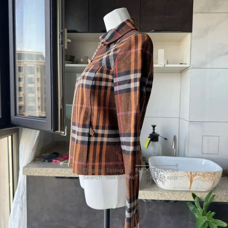 Burberry Burberry Color-Block Midi Length Coat for Women. Size M / US 6-8 / IT 42-44 - 5 Thumbnail