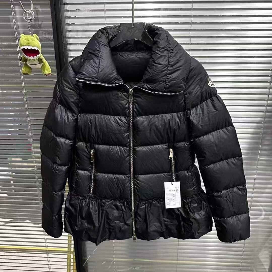 Moncler Moncler Logo Ruffled Hem Down Jacket Size XS / US 0-2 / IT 36-38 - 1 Thumbnail