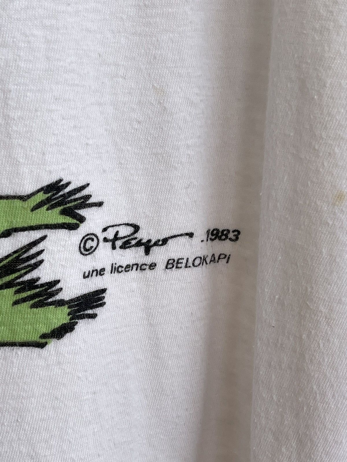 Vintage The Smurfs Enamoured Print by Peyo T-Shirt Belokapi 1983 80s Size US L / EU 52-54 / 3 - 7 Thumbnail