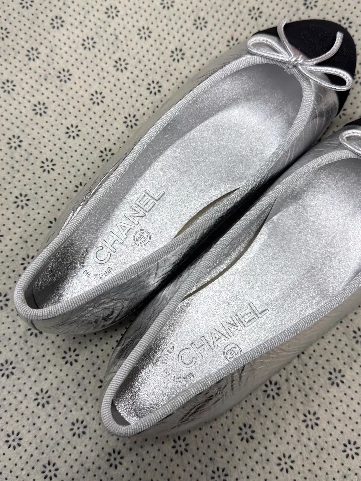 Chanel Chanel 25S Silver & Black Leather Ballet Flats 37 W/Box Size US 6.5 / IT 36.5 - 4 Thumbnail