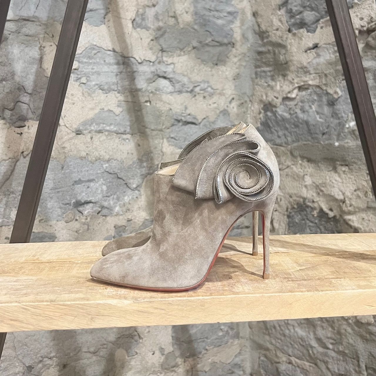 Christian Louboutin Christian Louboutin Taupe Mrs Baba 100 Veau Velours Booties Size US 5 / IT 35 - 4 Thumbnail