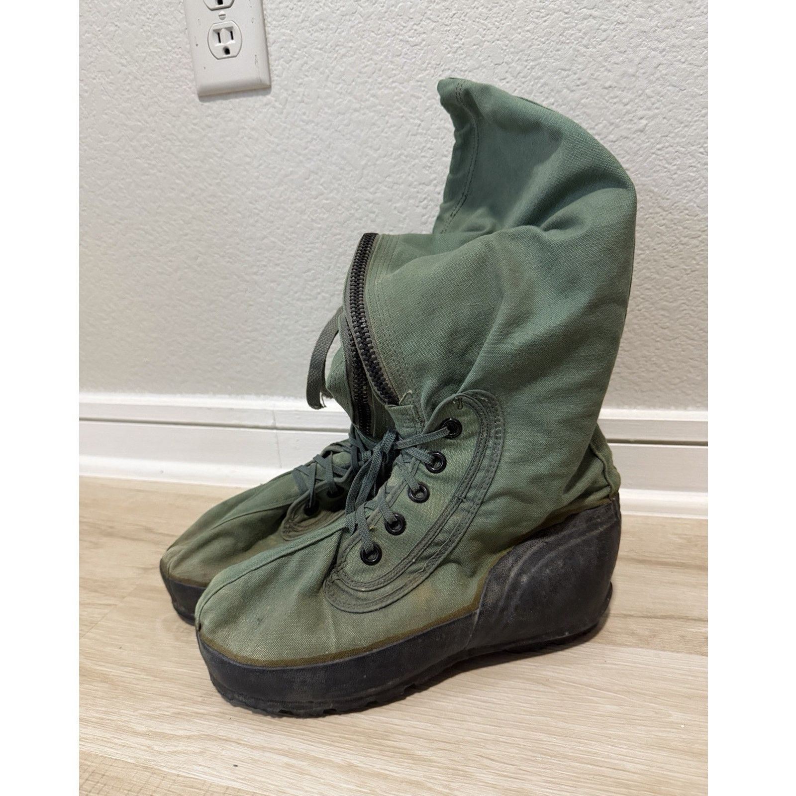 Vintage US Military Cold Weather Boots Size 9 Boots 1978