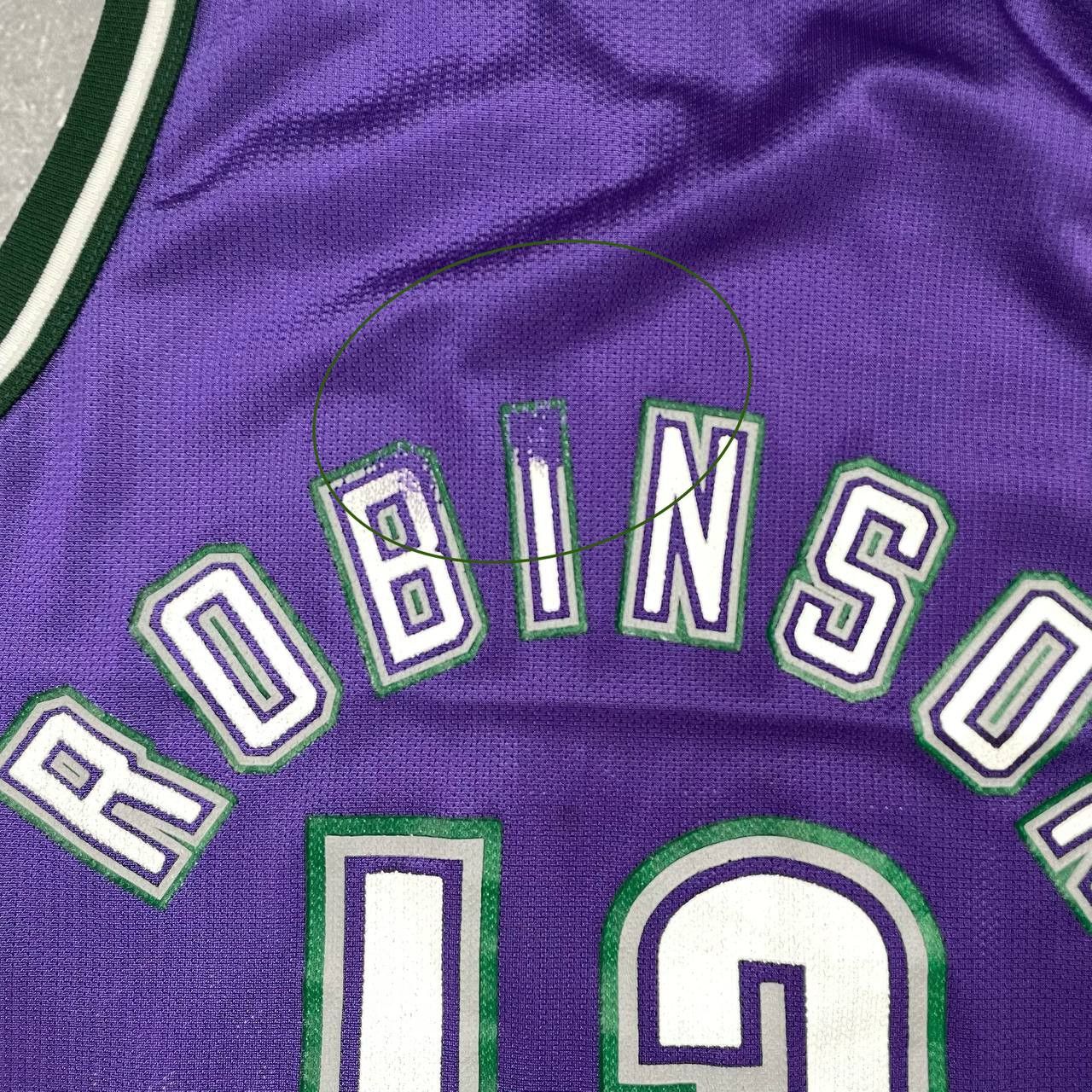 NBA Vintage 90s Milwaukee Bucks No 13 Glenn Robinson NBA Jersey Size US XXS / EU 40 - 15 Thumbnail