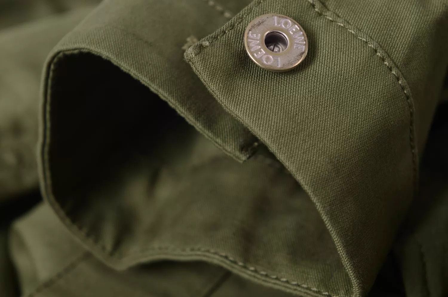 Loewe Loewe Green Embossed Logo Leather Tag Cotton Notch Collar Size XS / US 0-2 / IT 36-38 - 6 Thumbnail