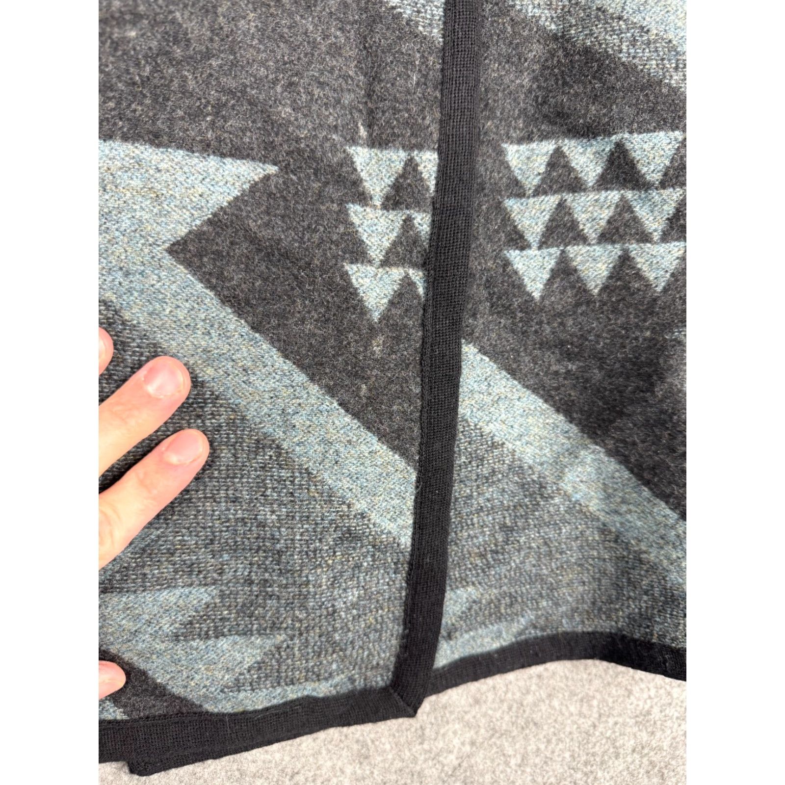 Pendleton VINTAGE Pendleton Cape Poncho Women's XL Aztec Southwest 100% Wool Loop Collar Size XL / US 12-14 / IT 48-50 - 5 Thumbnail