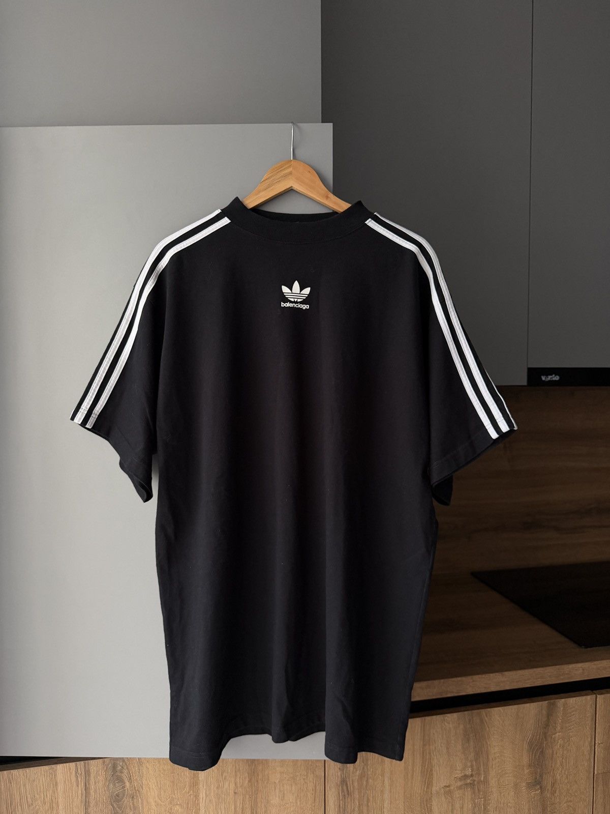 Balenciaga WARDROBE UNISEX Tシャツ Balenciaga Balenciaga Wardrobe Unisex T-shirt | Grailed