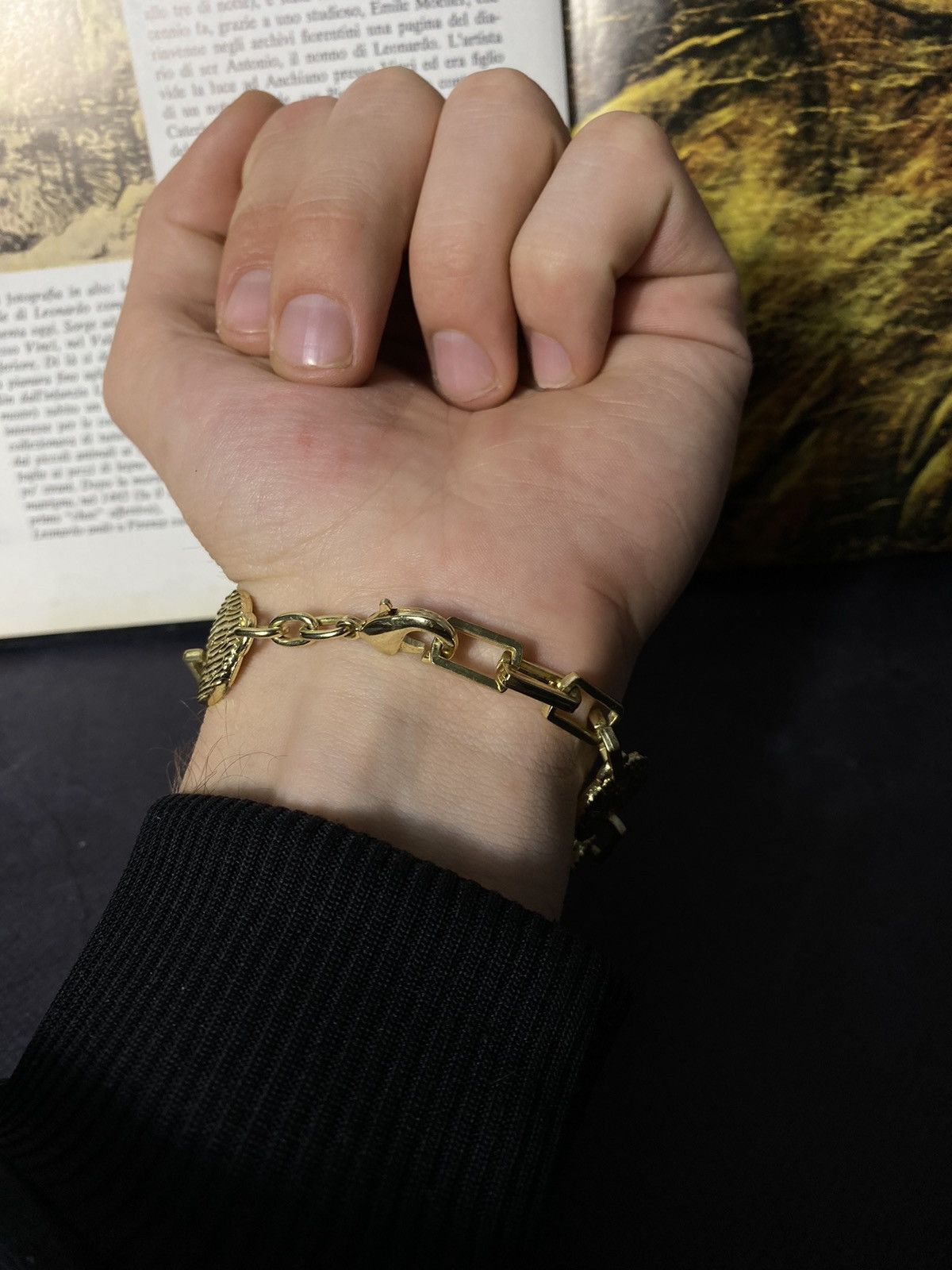Japanese Brand Avon Vintage Women's Watch Gold Bracelet Size ONE SIZE - 3 Thumbnail