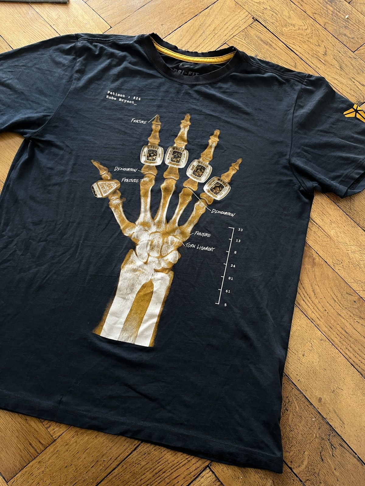 Nike Retro nike x Kobe Bryant rentgen scan finger tee la lakers Size US M / EU 48-50 / 2 - 1 Thumbnail