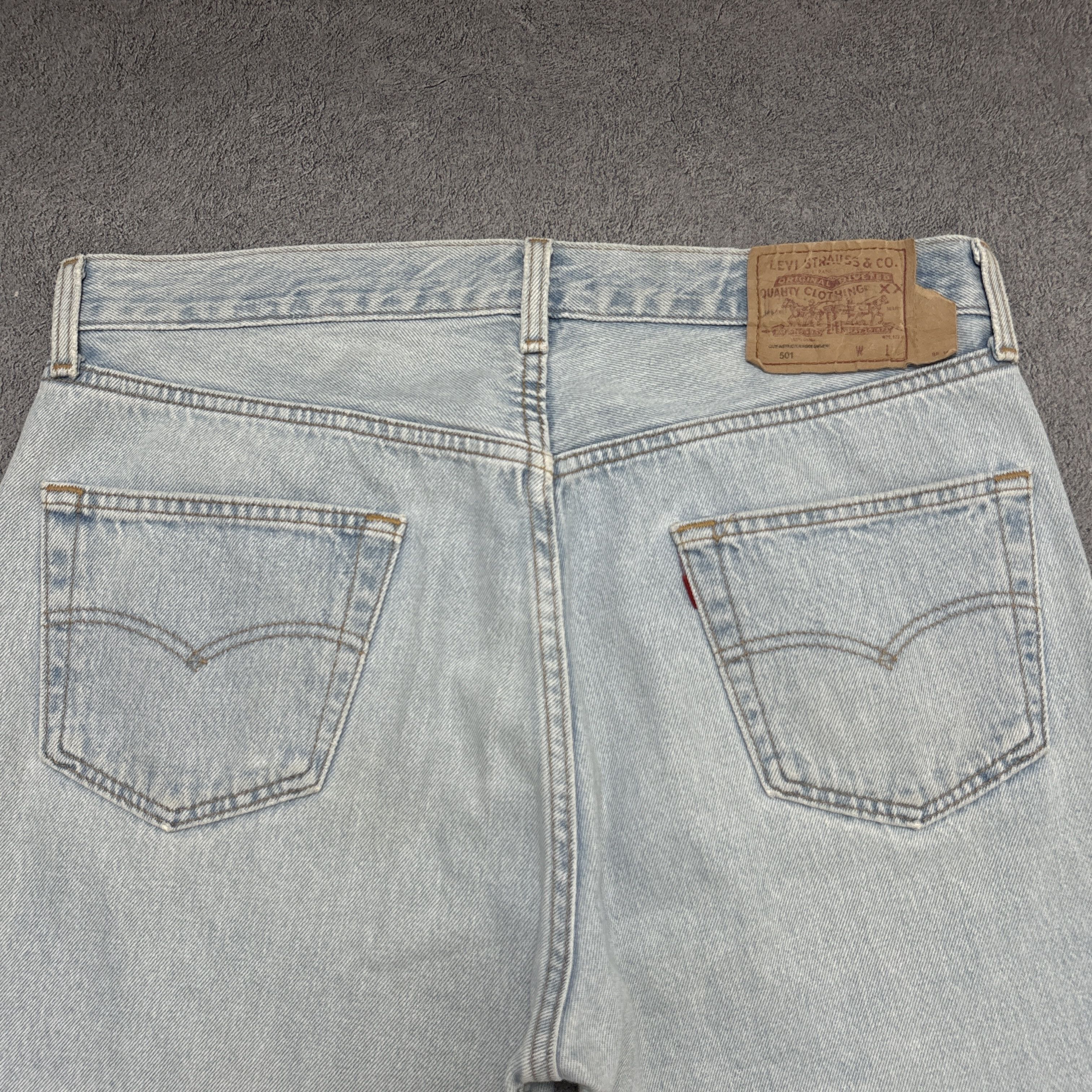Levi's Vintage Levis 501 Jeans 90s Button Fly 36x34 Made In USA Size US 36 / EU 52 - 14 Thumbnail
