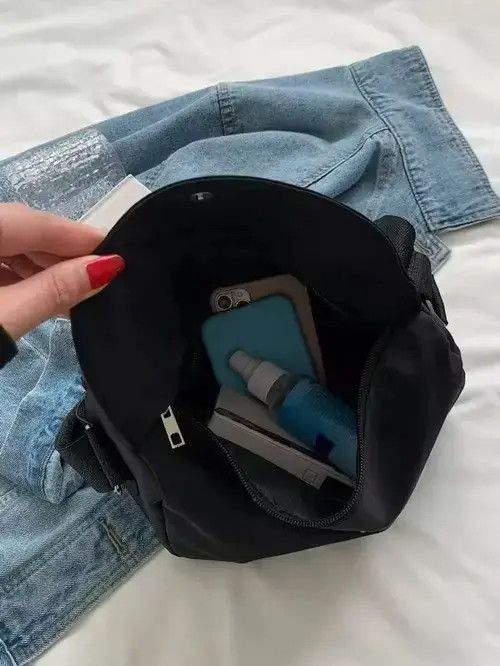 Japanese Brand × Vintage Black Y2K Crossbody Bag Size ONE SIZE - 4 Thumbnail