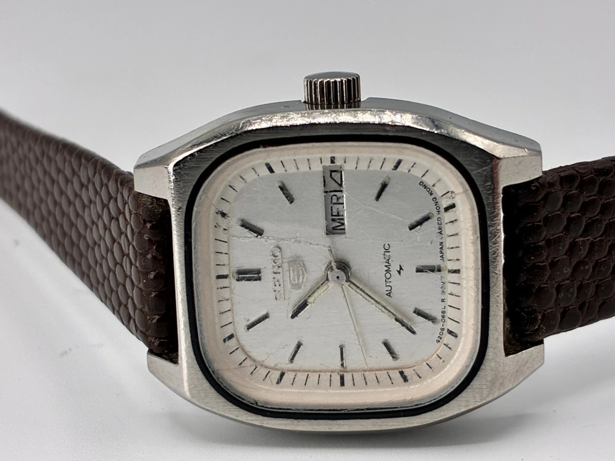 Seiko Seiko 5 Vintage Cushion Case Silver Dial Day-Date Watch Size ONE SIZE - 1 Thumbnail