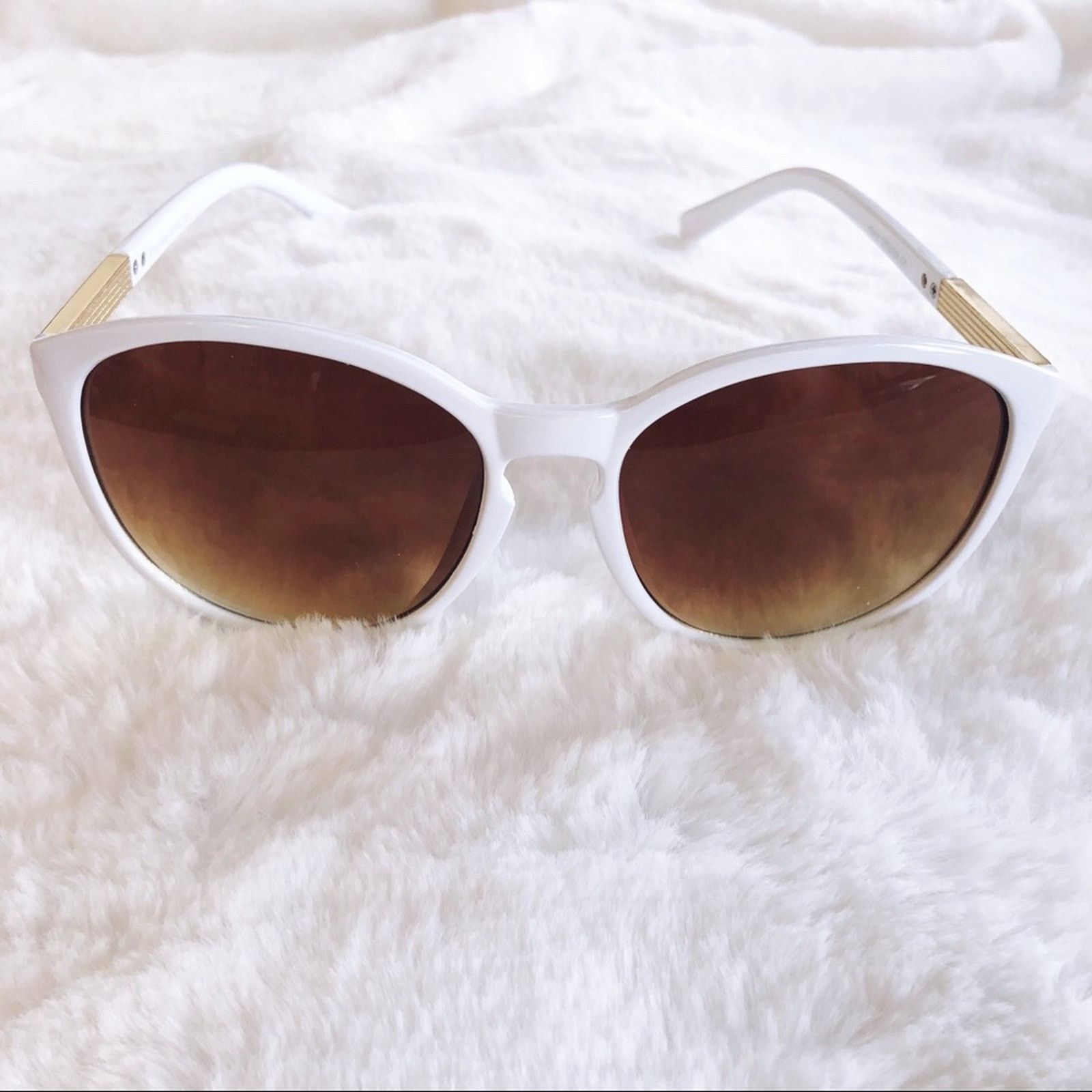 Other Celia White Cat Eye Full Rim Sunglasses Size ONE SIZE - 5 Thumbnail