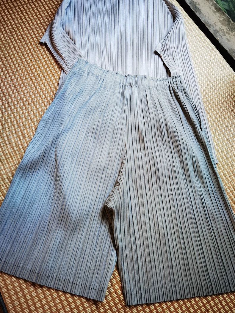 Issey Miyake Issey Miyake size:3 Grey pleated shorts Size 31" - 2 Thumbnail