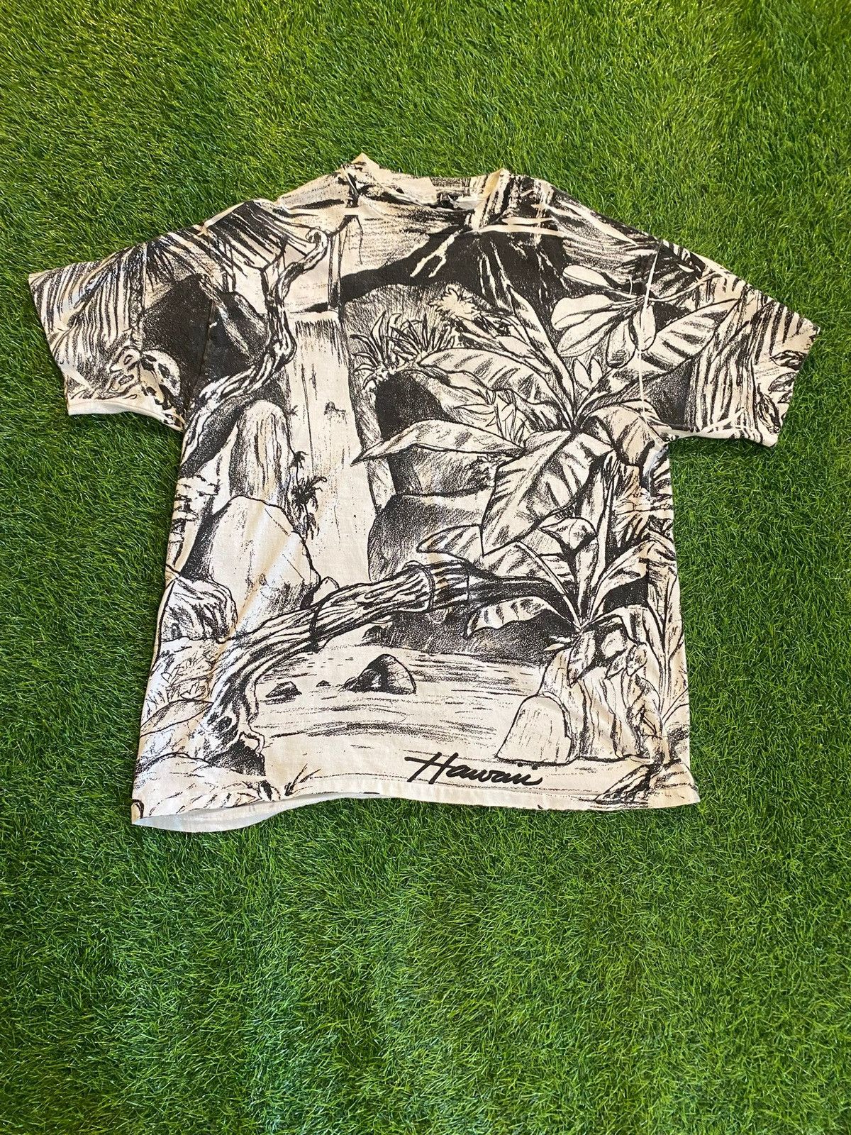 Vintage Vintage 90s hawaii AOP all over print t shirt size M/L Size US M / EU 48-50 / 2 - 1 Thumbnail
