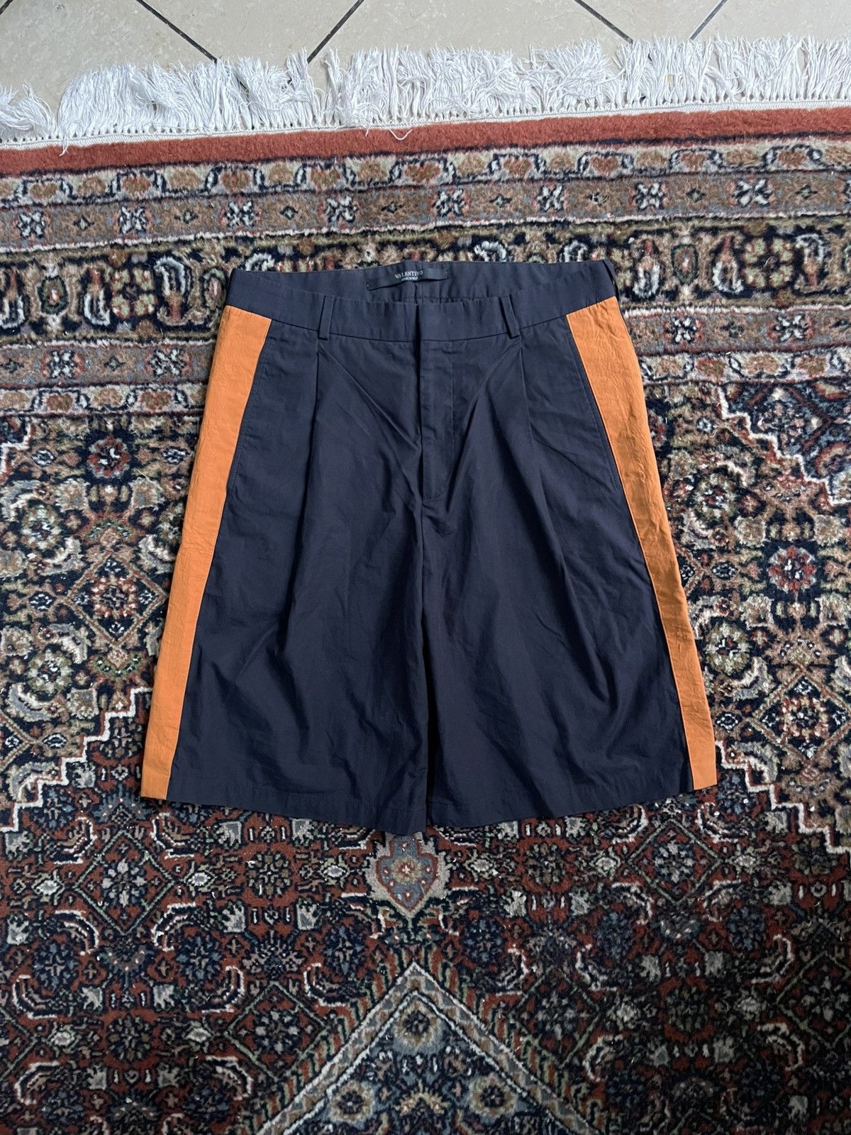 Valentino Valentino Shorts Size US 30 / EU 46 - 1 Thumbnail