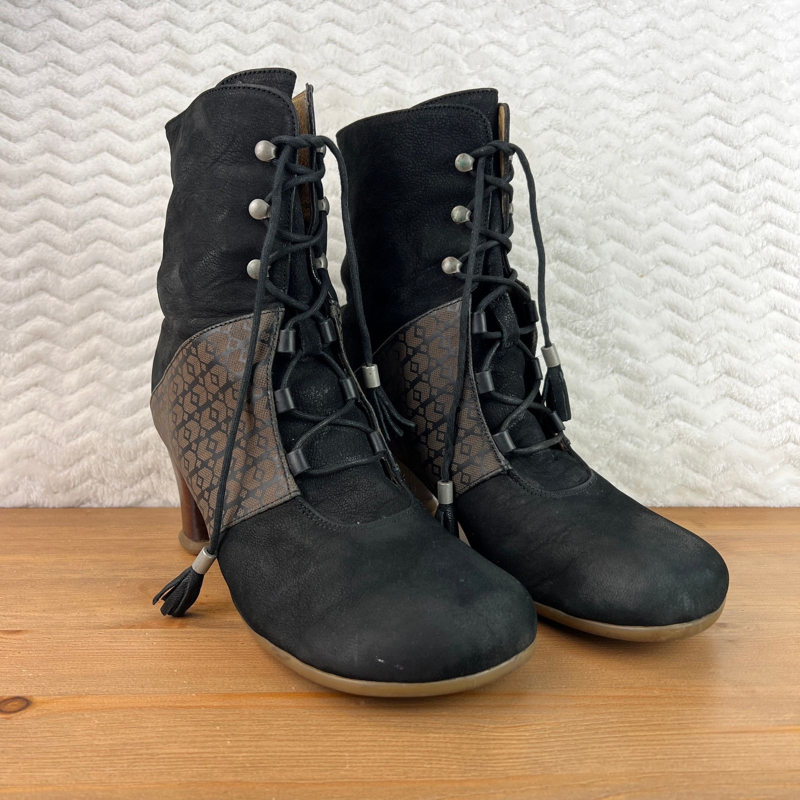 John Fluevog JOHN FLUEVOG OPERETTAS MARIETTA 7 SUEDE LEATHER BOOTS Discon Size US 7 / IT 37 - 16 Thumbnail