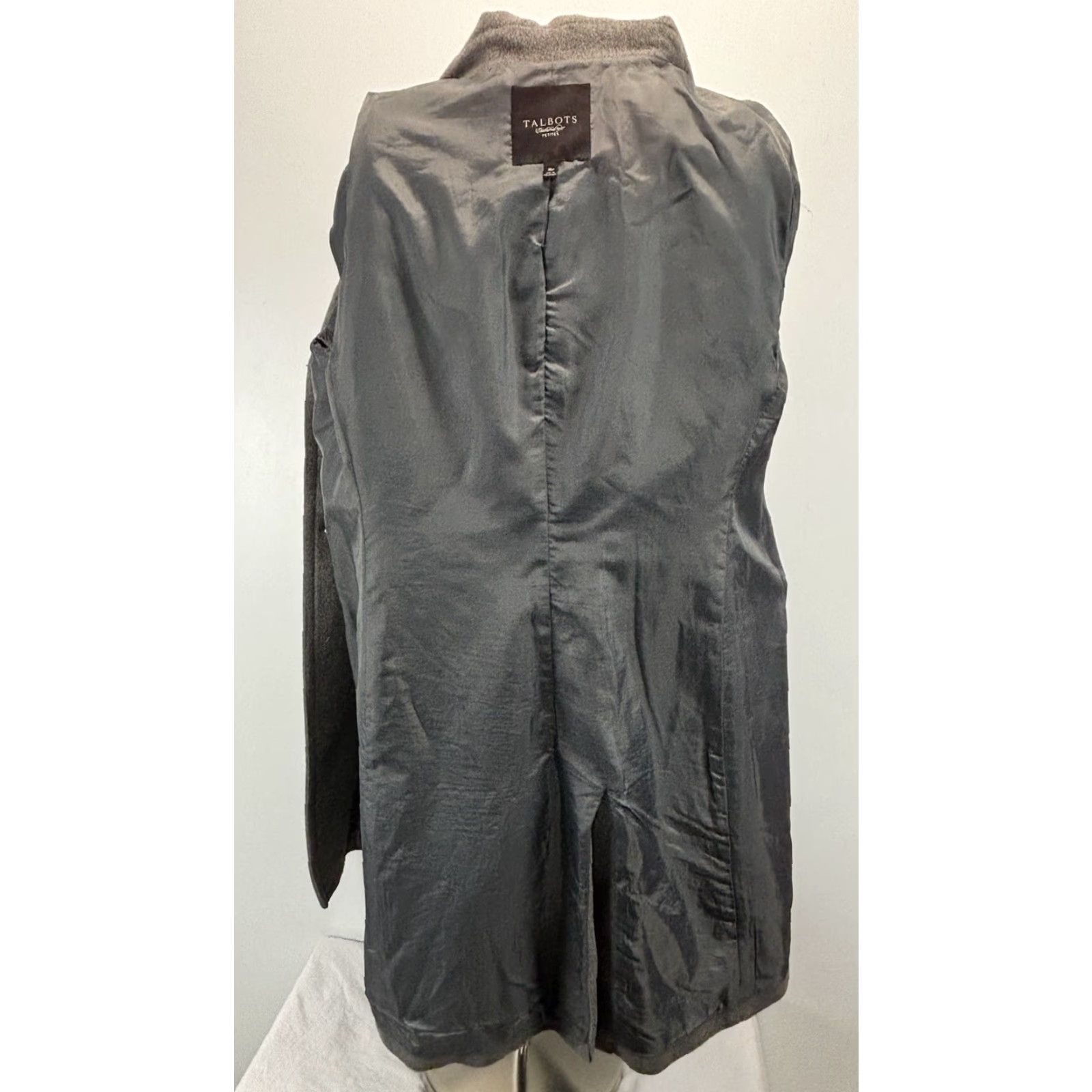 Talbots VINTAGE Talbots Coat Women’s 16P Petites Grey Midlength Wool Blend Overcoat Long Sleeve Button Classic 90s Career Preppy Womens Size XXL / US 16-18 / IT 52-54 - 5 Thumbnail