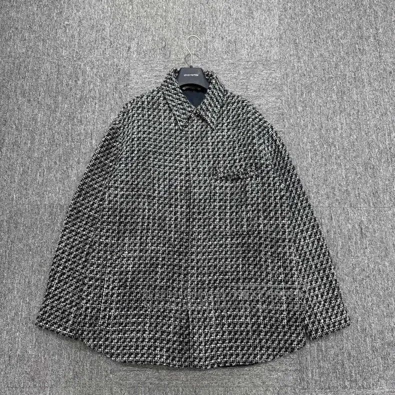 Valentino Valentino duffle knitted jacket Size M / US 6-8 / IT 42-44 - 1 Thumbnail
