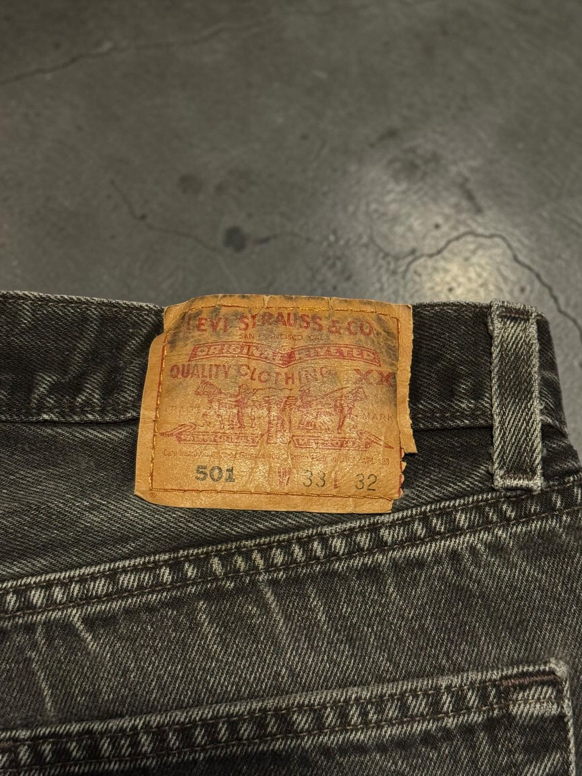 Levi's Vintage Destroyed Black Levi's Faded Jeans Size US 31 - 8 Thumbnail