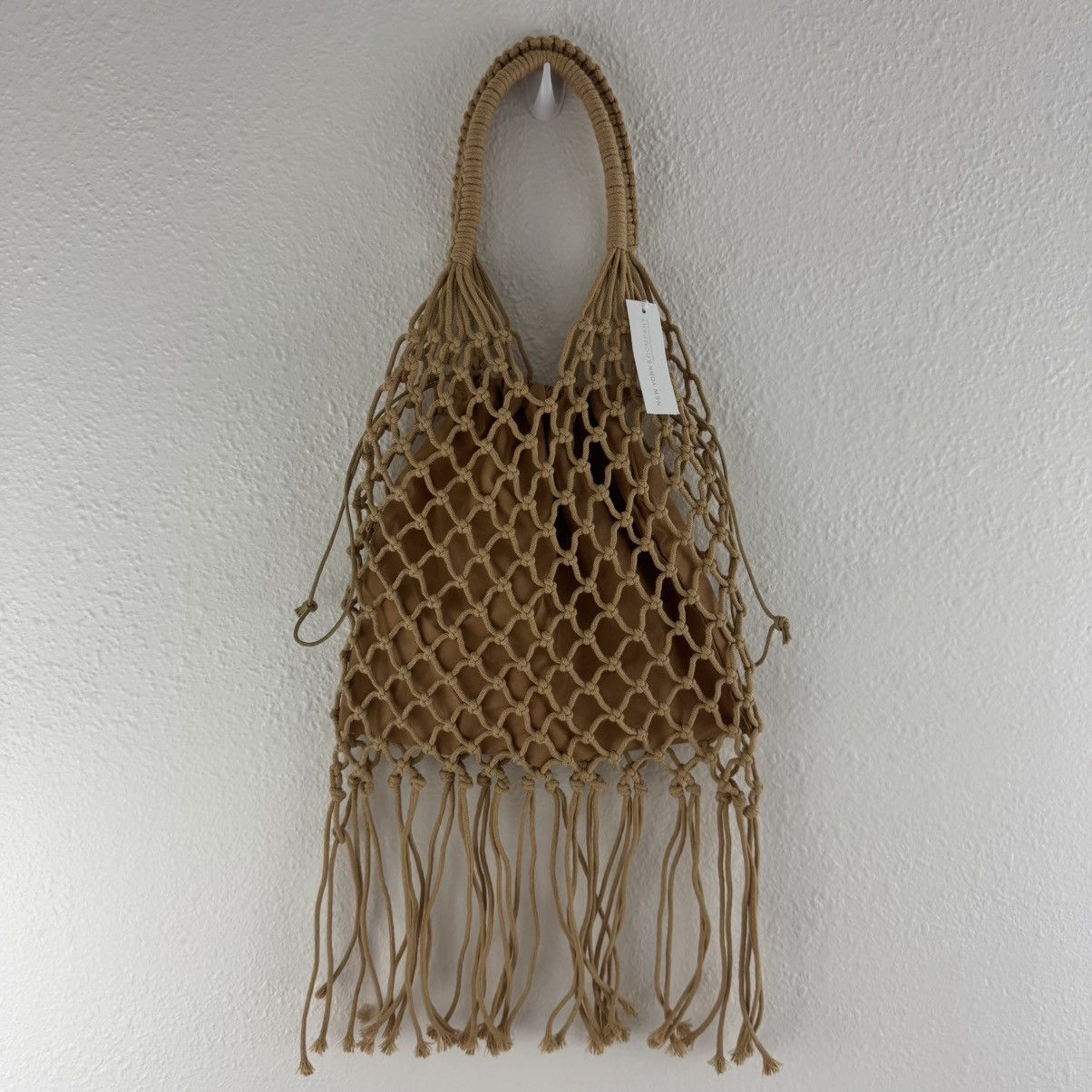 Other NEW YORK & CO. Brown Tan Crochet Tassel Fringe Beach Purse Size ONE SIZE - 1 Thumbnail