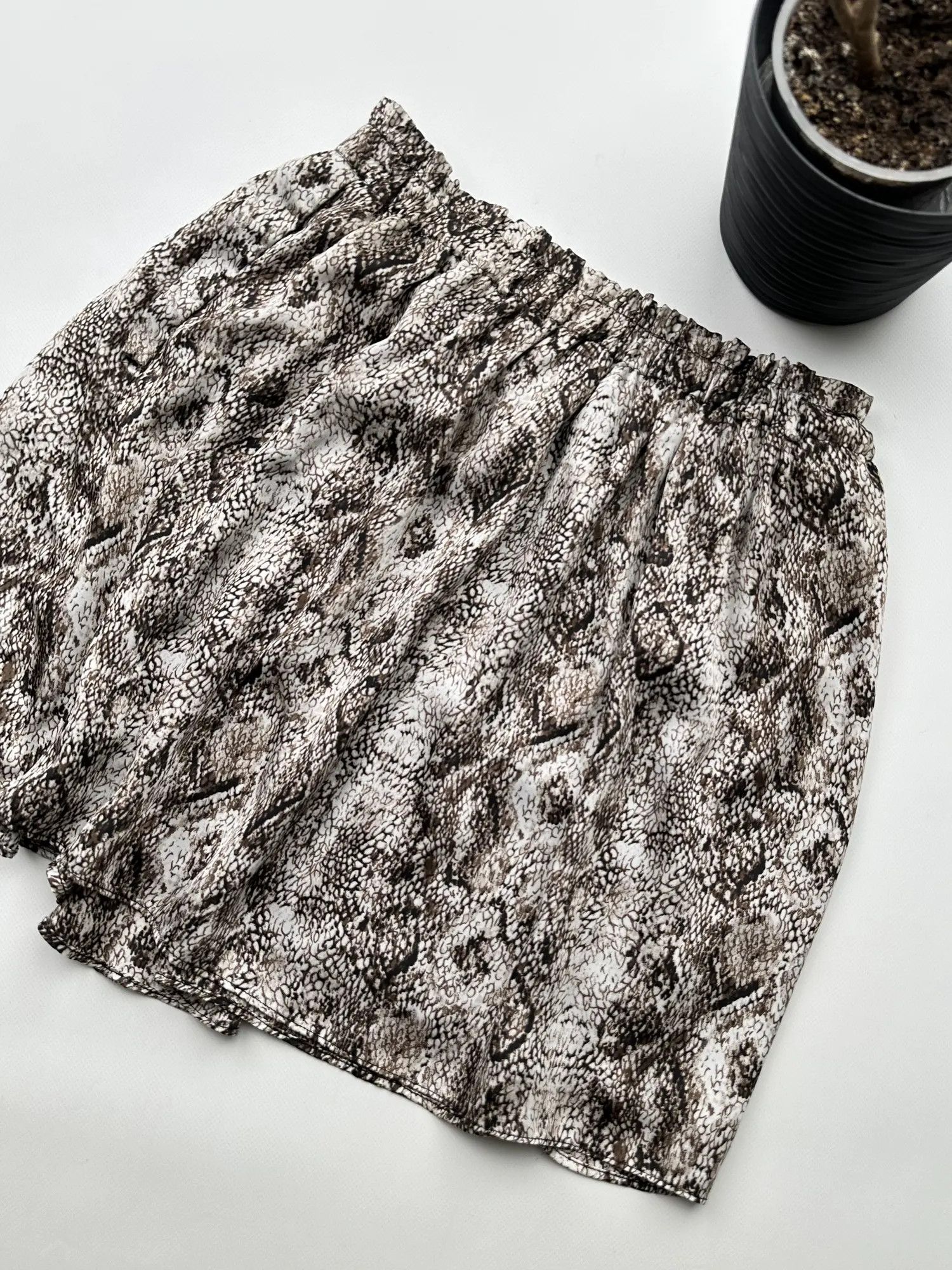 Alexander McQueen Alexander McQueen Vintage Printed Mini Skirt (224) Size 28" / US 6 / IT 42 - 8 Thumbnail