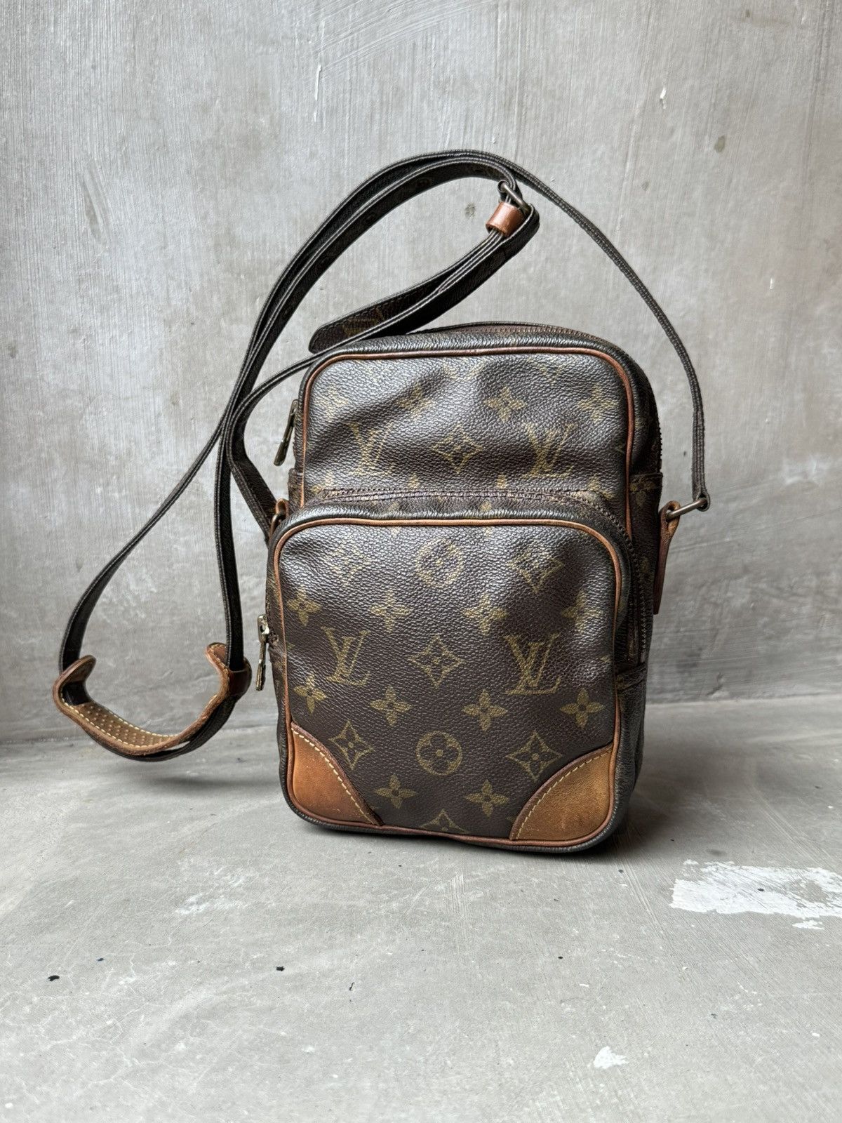 Louis Vuitton Louis Vuitton Amazon Canvas Shoulder Bag Size ONE SIZE - 6 Thumbnail