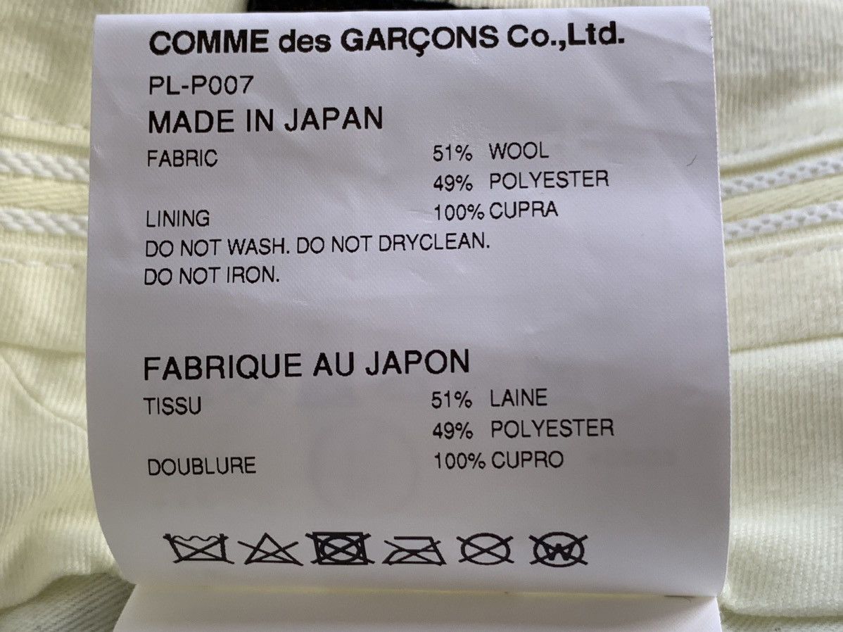 Comme des Garcons Homme Plus COMME DES GARÇONS HOMME PLUS EDWARD GOSS TEXT PRINT SHORTS Size US 32 / EU 48 - 11 Thumbnail