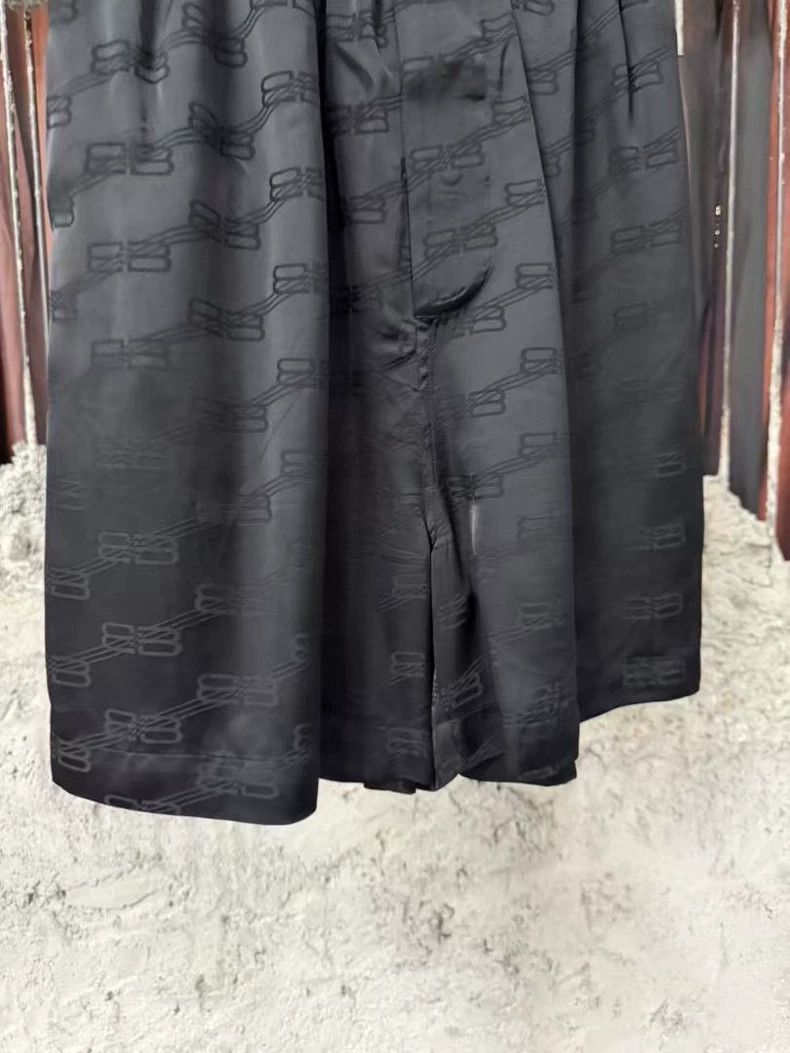 Balenciaga Balenciaga Silk Shorts Size US 28 / EU 44 - 4 Thumbnail