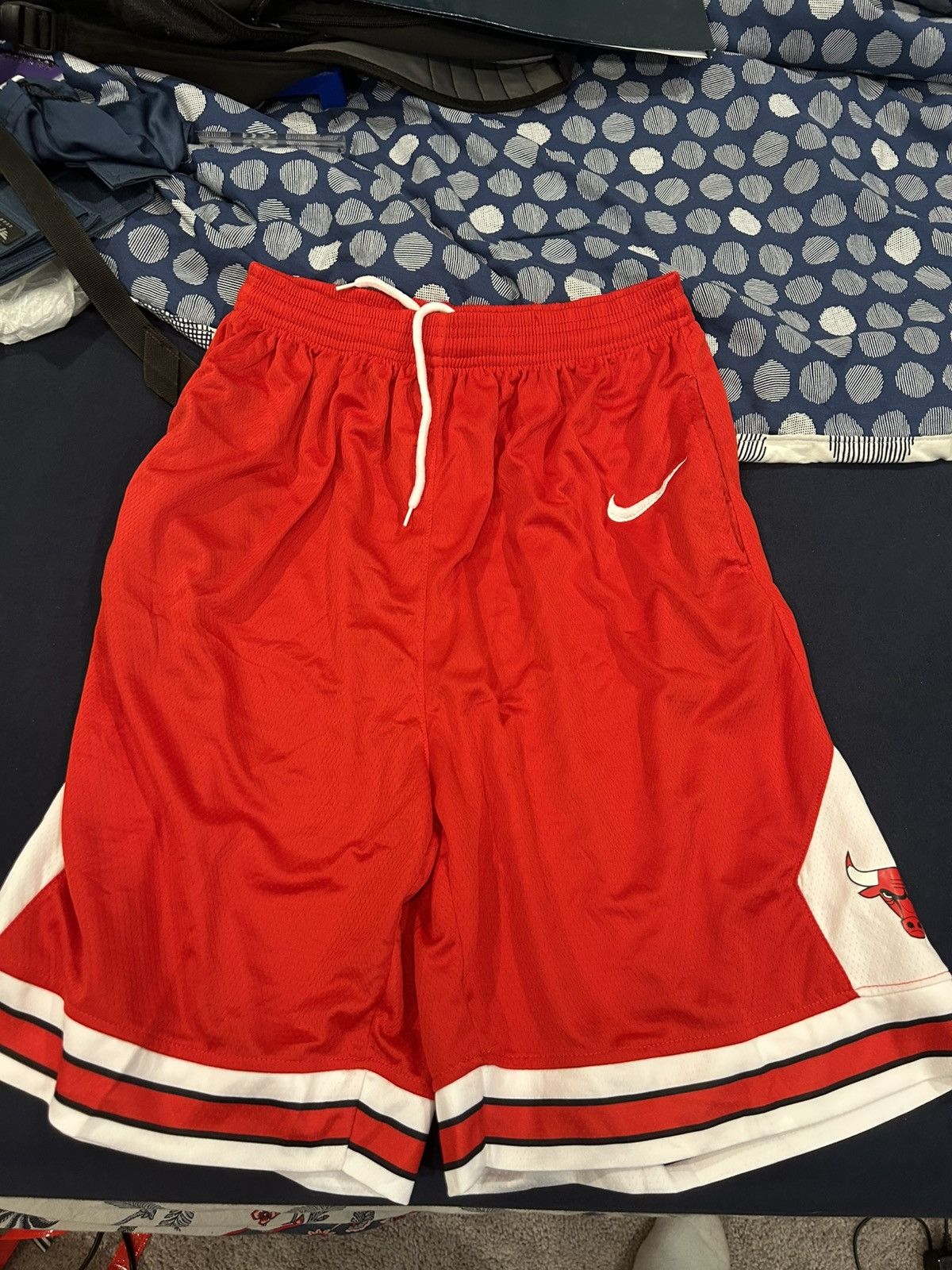 Nike Nike Chicago Bulls Shorts OG Micheal Jordan Size US 34 / EU 50 - 1 Thumbnail