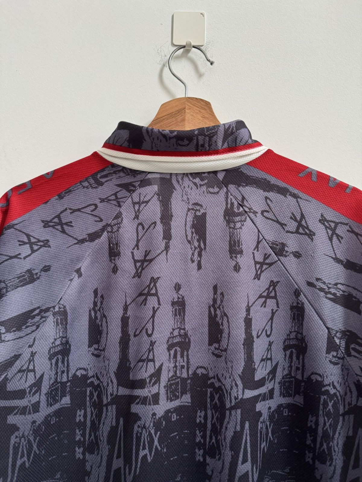 Umbro 1996/97 AJAX VINTAGE UMBRO AWAY FOOTBALL SHIRT JERSEY XL Size US XL / EU 56 / 4 - 8 Thumbnail