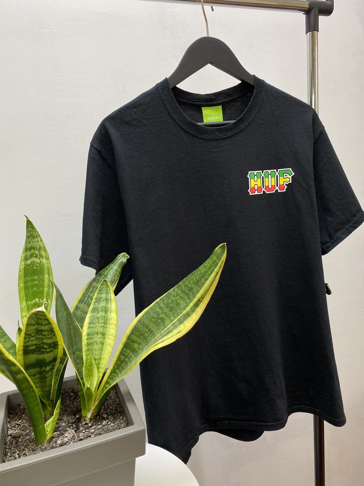 Huf Huf 20 Years Worldwide Streetwear Big Logo T shirt Size US L / EU 52-54 / 3 - 4 Thumbnail