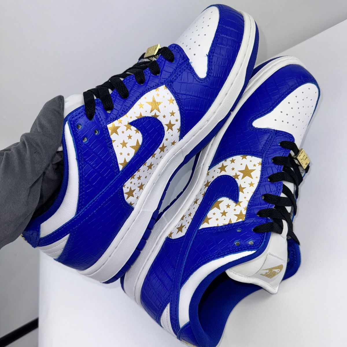 Nike × Supreme NIKE SB DUNK LOW OG QS STARS HYPER ROYAL 2021 Size US 9.5 / EU 42-43 - 6 Thumbnail