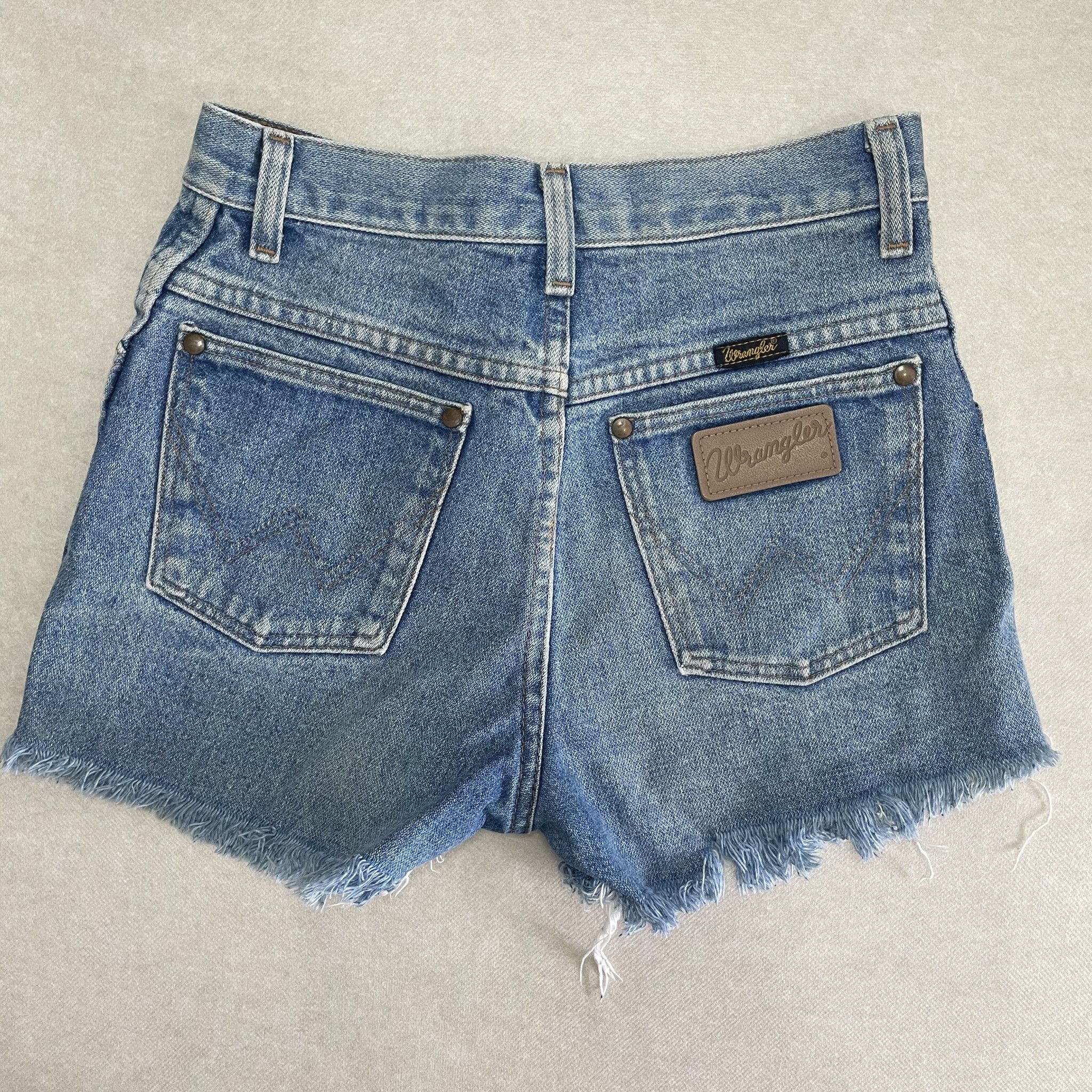 Wrangler Vintage Wrangler Raw Hem High Waist Denim Shorts Blue Wash Size 32" / US 10 / IT 46 - 3 Thumbnail