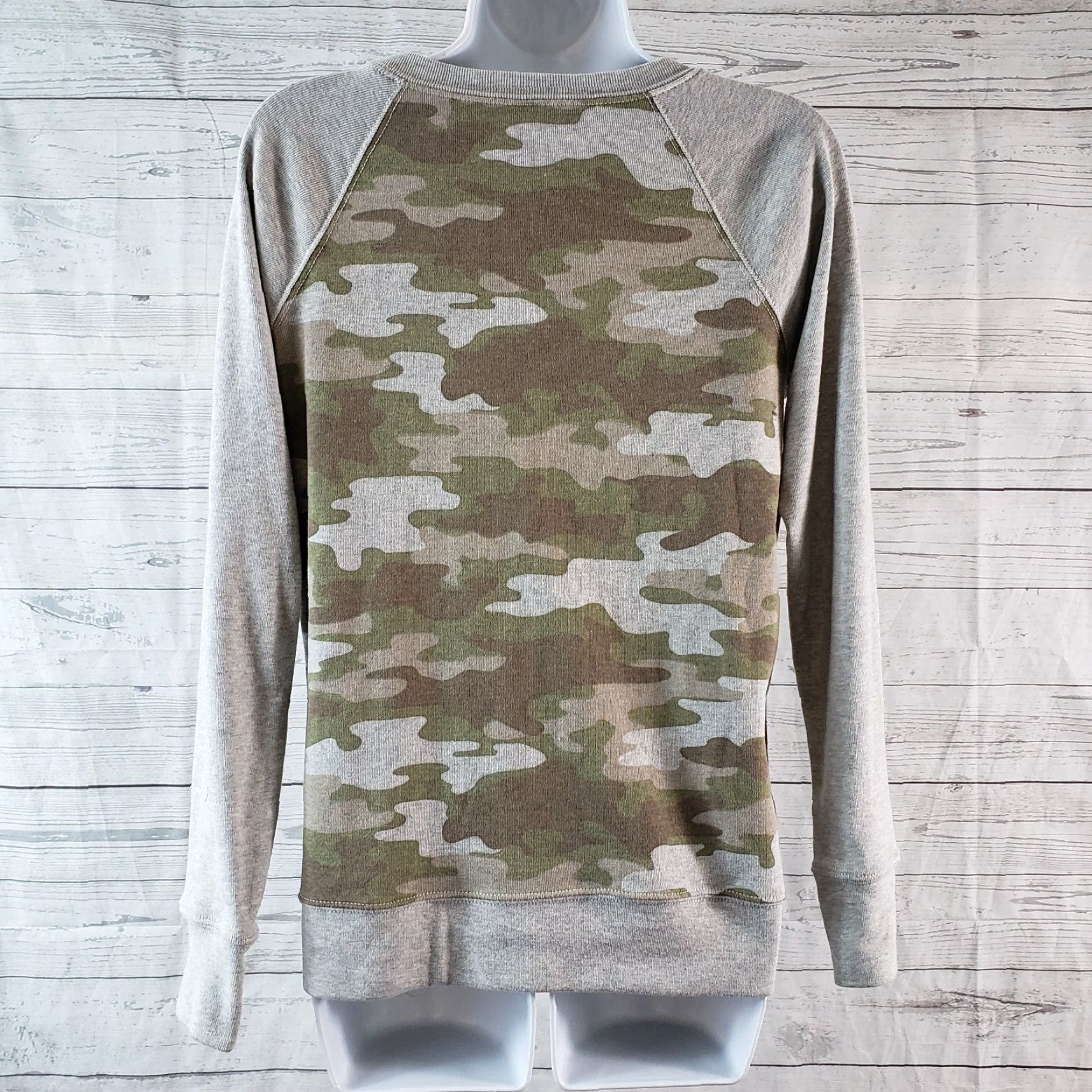 Eddie Bauer Eddie Bauer Women's Sweatshirt XS Gray Camo Cotton Blend Long Sleeve Pullover Casual Shirt Womens XS Gray Camouflage Modern Pullover Eddie Bauer Size XS / US 0-2 / IT 36-38 - 4 Thumbnail