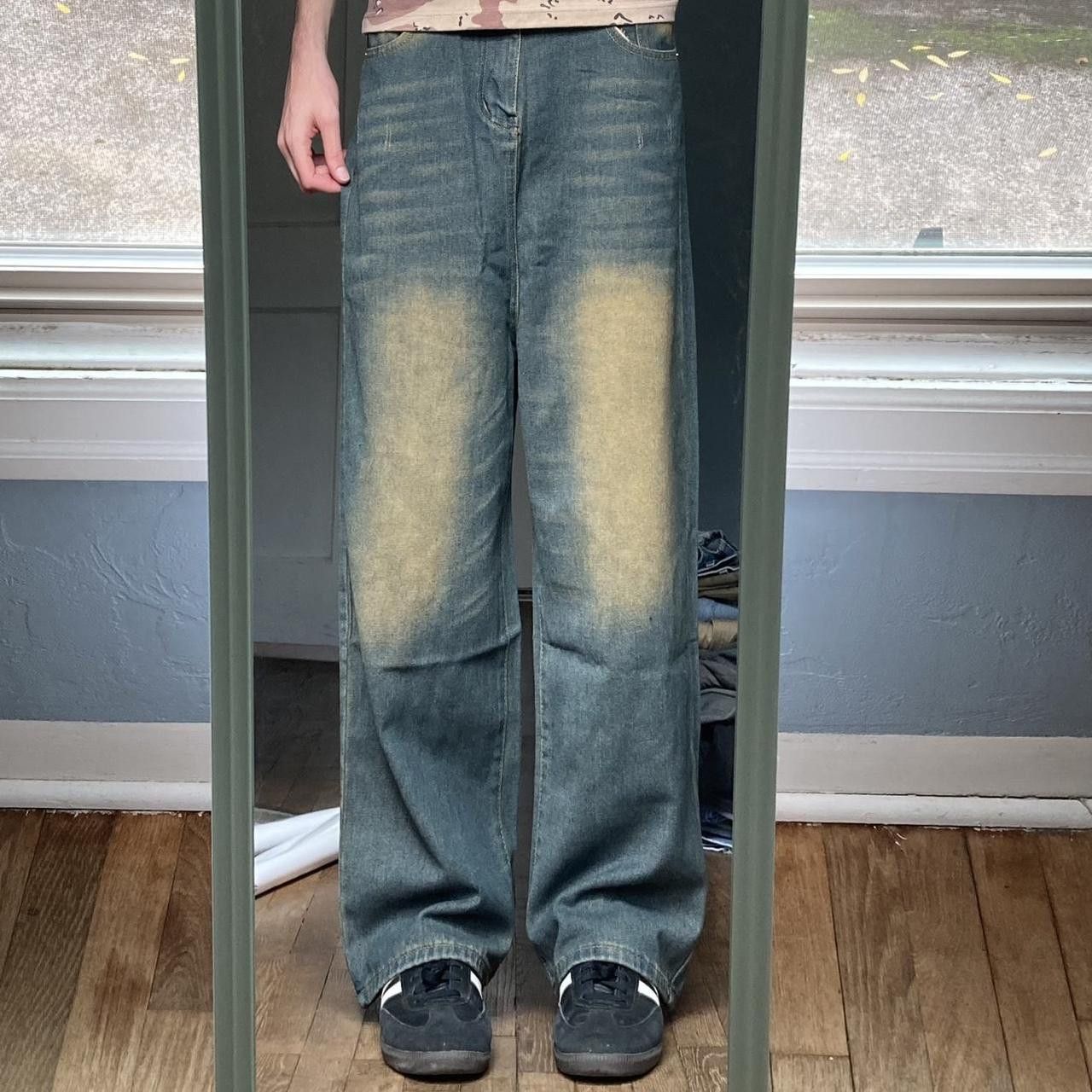 Baggy Faded Jeans