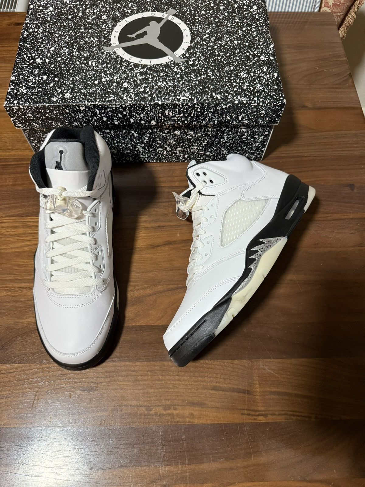 Jordan Brand Nike AIR JORDAN 5 RETRO WHITE AND BLACK (DD0587-110) Size 11 Size US 11 / EU 44 - 1 Thumbnail