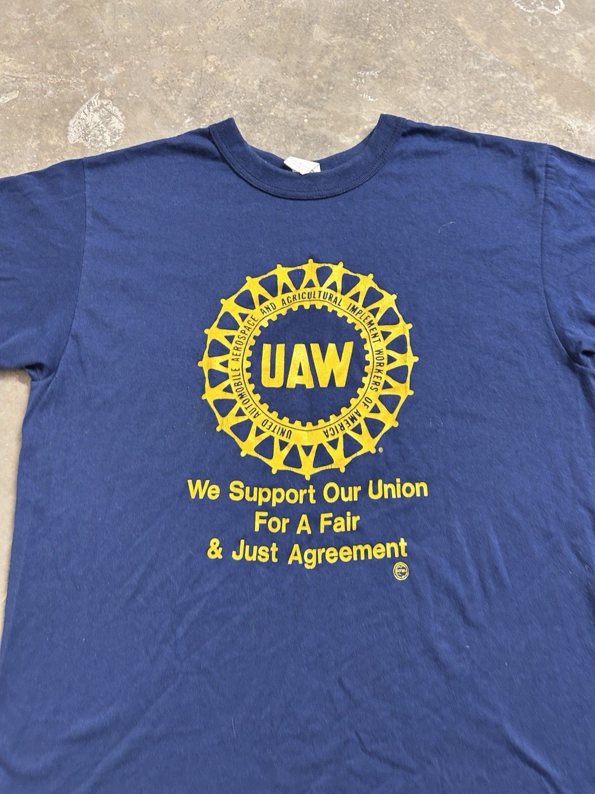 Vintage Vintage 80’s UAW Union Governments Worker T-shirt Size Small Size US S / EU 44-46 / 1 - 2 Thumbnail