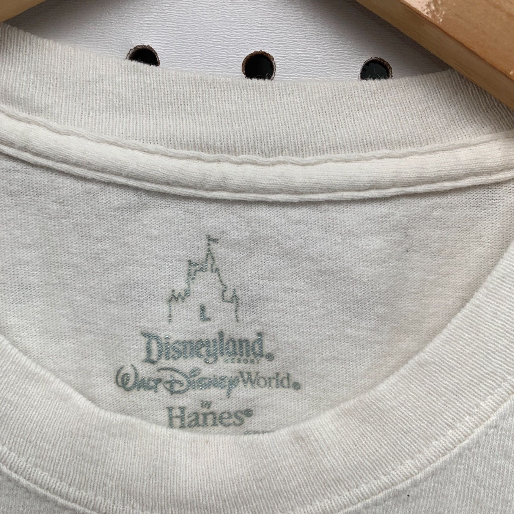 Disney VINTAGE Disney Unisex Adult T-Shirt Large White Sleeveless DisneyLand 2011 The Happiest Place On Earth 2010s Size US L / EU 52-54 / 3 - 7 Thumbnail