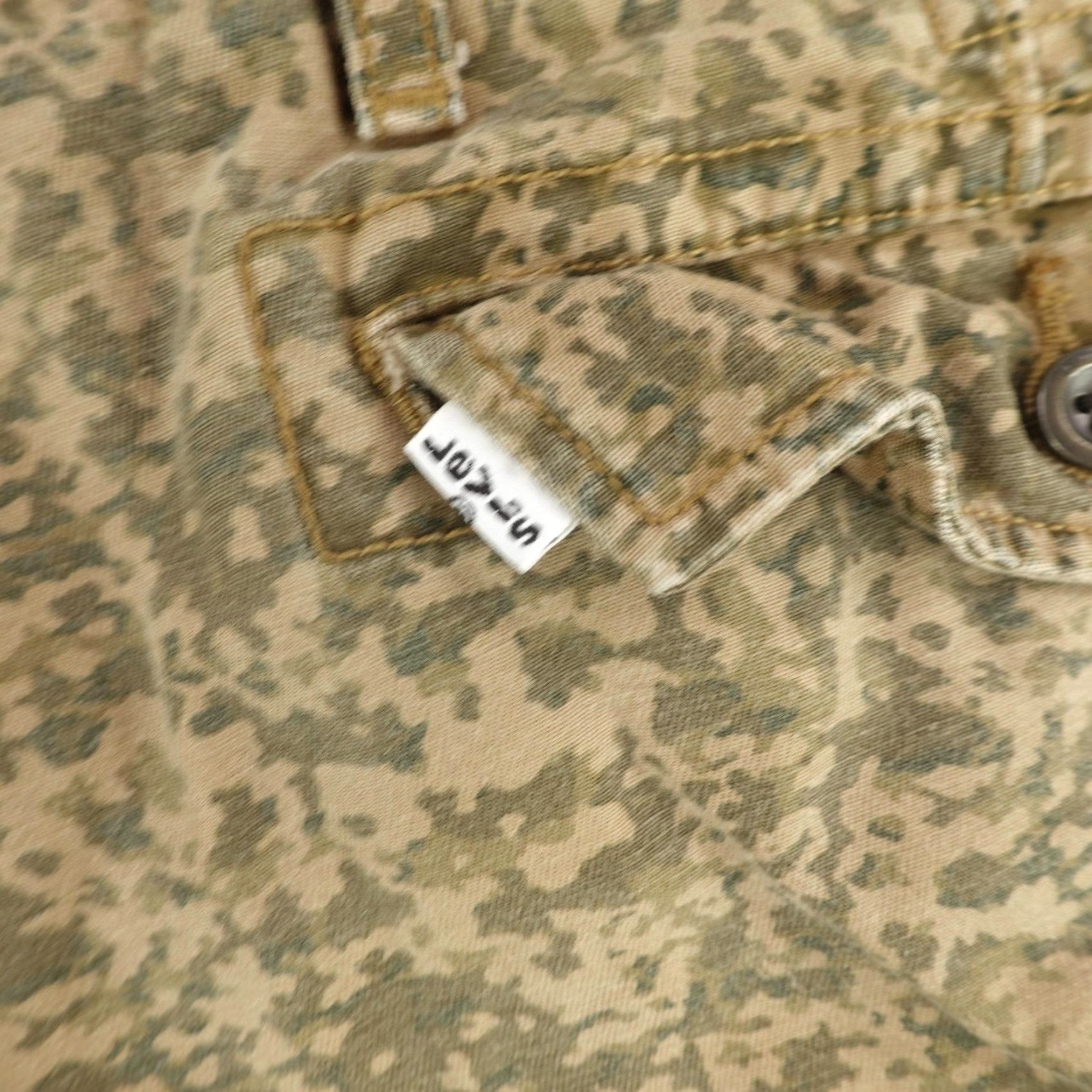 Levi's Levi's Cargo Shorts Mens 38 Beige Camouflage Canvas Outdoors Casual Workwear Size US 36 / EU 52 - 6 Thumbnail